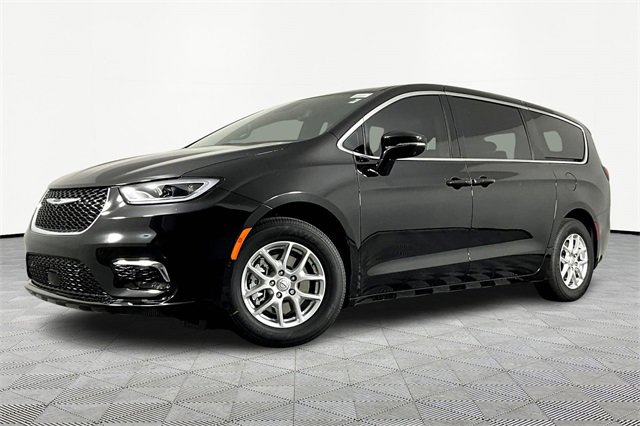 New 2026 Chrysler Pacifica Select