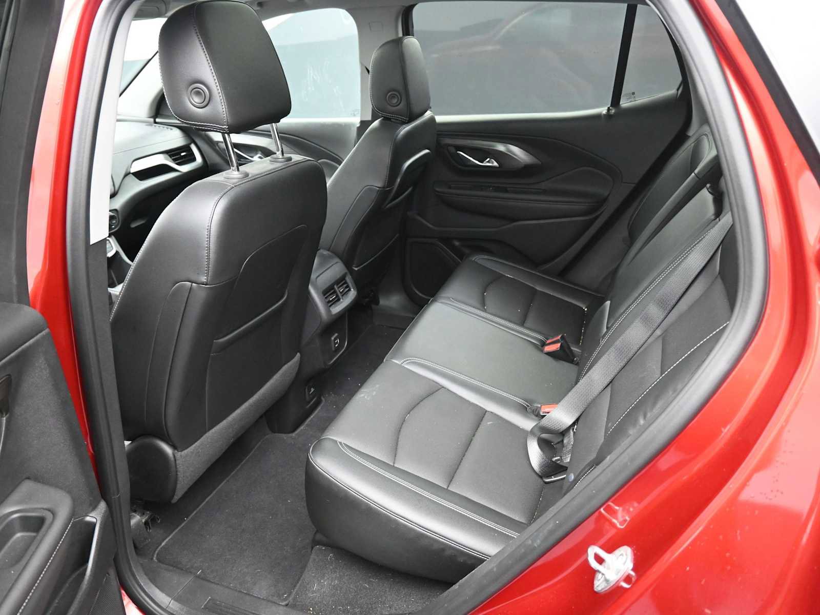 Used 2023 GMC Terrain SLT image 25