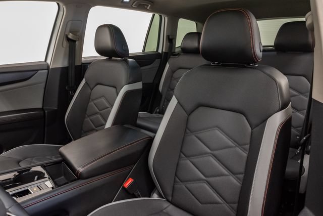 Used 2024 Volkswagen Atlas Peak Edition SEL AWD/4WD image 12