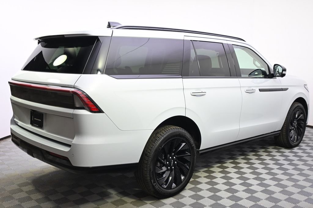 New 2026 Lincoln Navigator Reserve w/ Jet Appearance Package AWD/4WD image 7