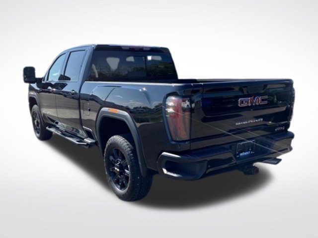 Used 2025 GMC Sierra 3500 AT4 w/ Technology Package AWD/4WD image 3