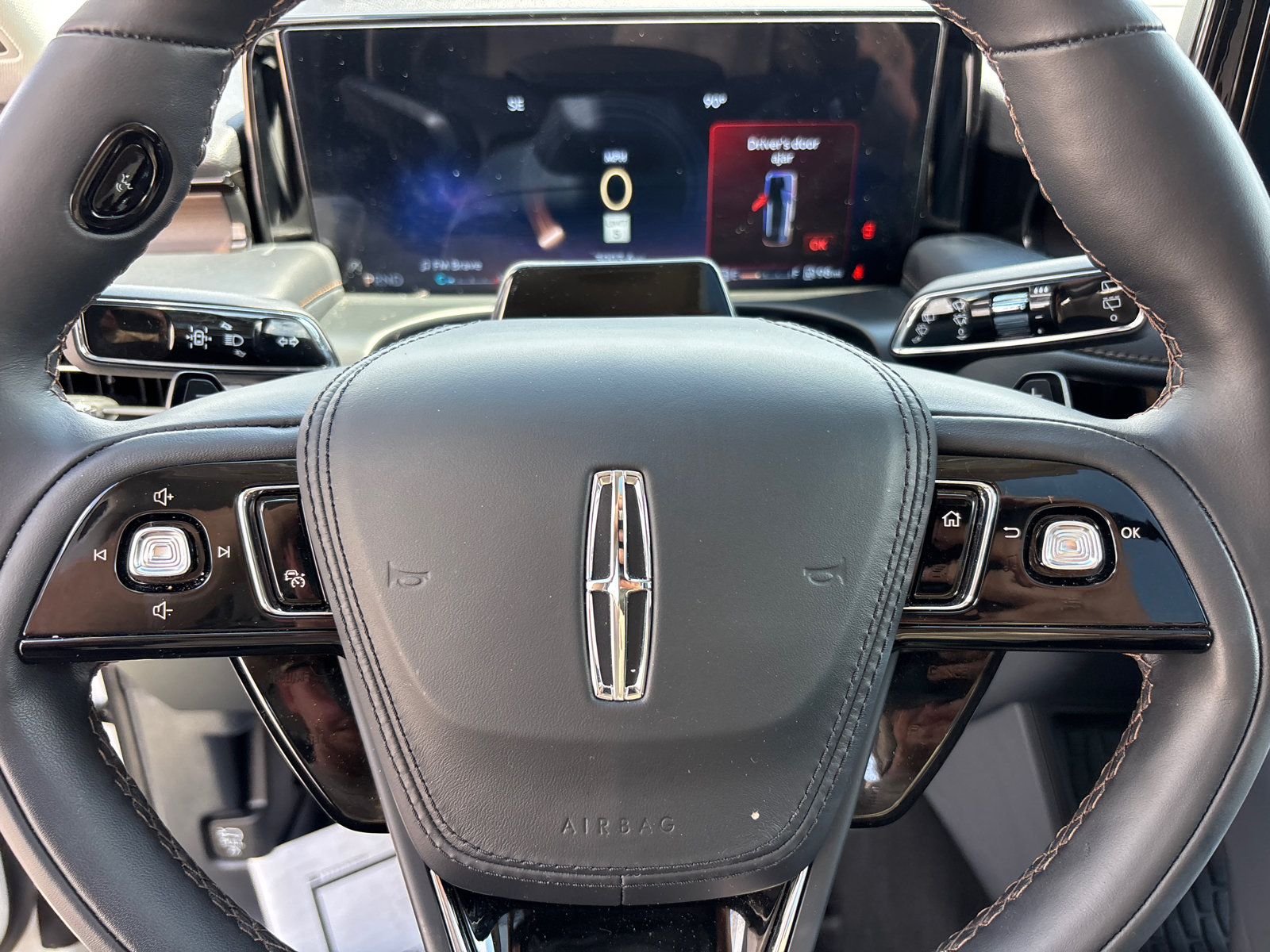 New 2026 Lincoln Aviator Reserve AWD/4WD image 16