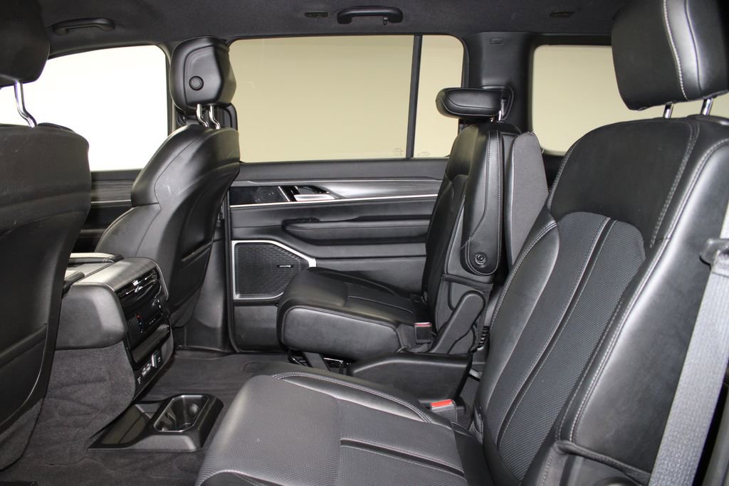 Used 2024 Jeep Wagoneer Series III AWD/4WD image 23