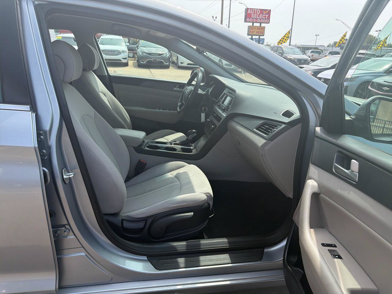 Used 2015 Hyundai Sonata SE w/ Option Group 09 FWD image 19