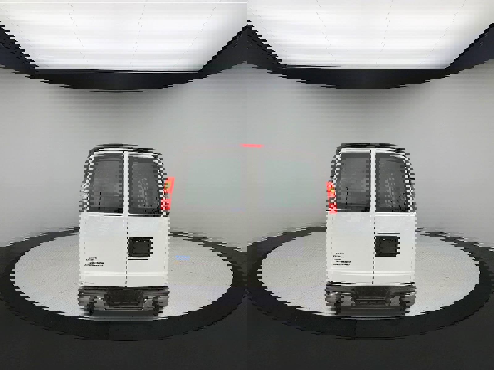 Used 2024 Chevrolet Express 2500 Work Van w/ Driver Convenience Package image 7