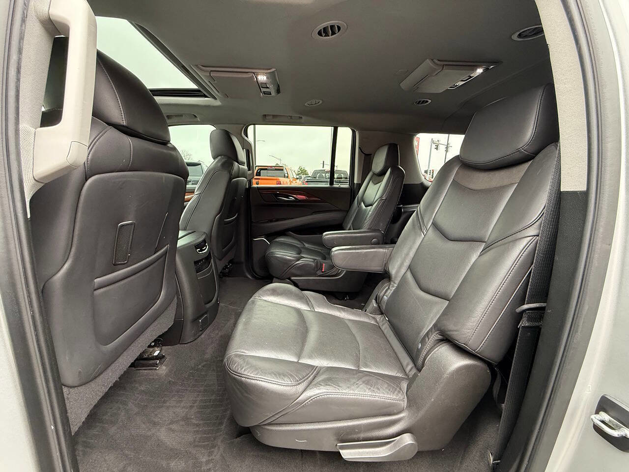 Used 2020 Cadillac Escalade ESV Luxury AWD/4WD image 18