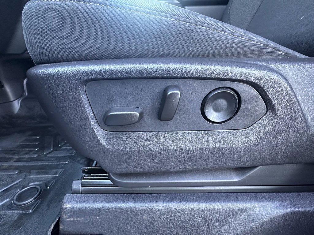 Used 2024 Chevrolet Silverado 1500 Custom w/ Dark Appearance Package image 21