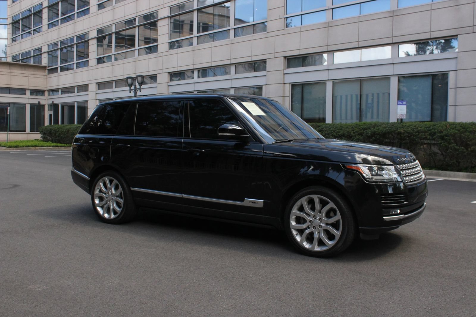 Used 2017 Land Rover Range Rover Long Wheelbase Supercharged AWD/4WD image 2