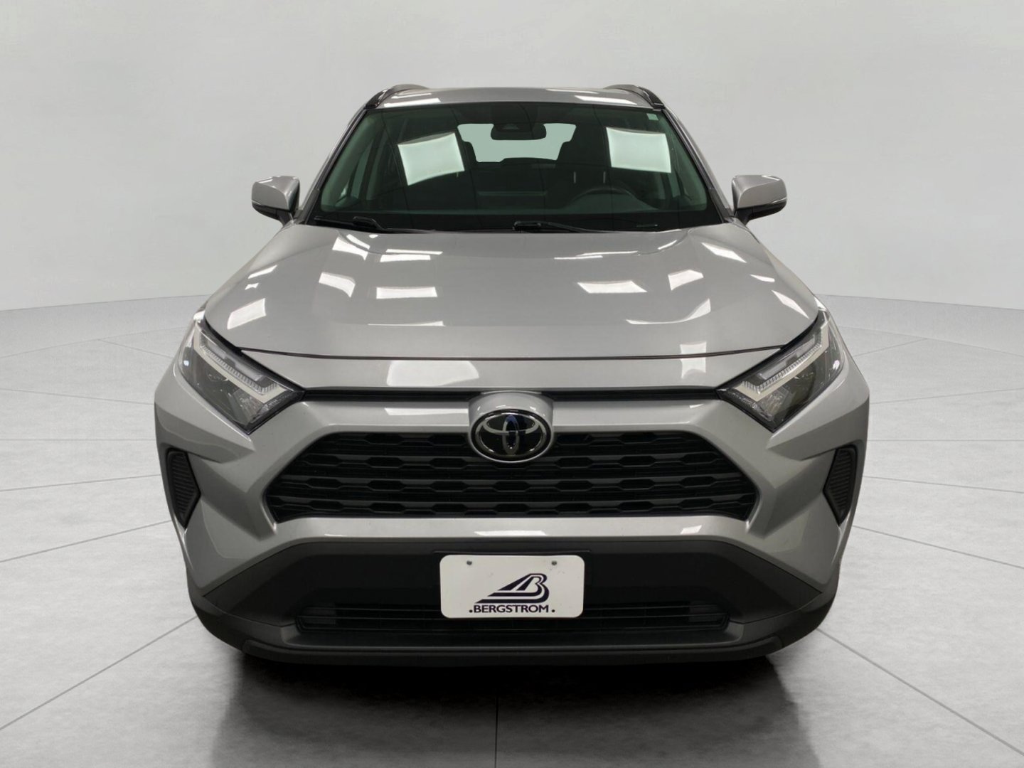 Used 2025 Toyota RAV4 XLE AWD/4WD image 10