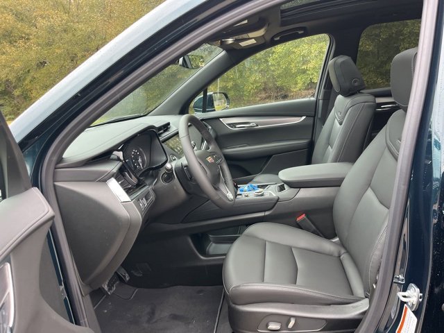 New 2025 Cadillac XT6 Luxury image 17