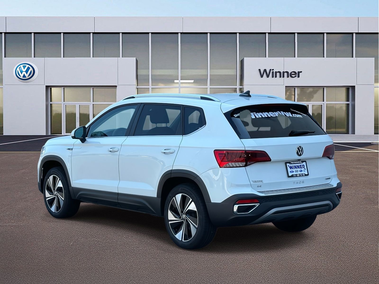 Certified 2024 Volkswagen Taos SE image 3