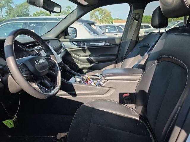 Used 2023 Jeep Grand Cherokee Altitude AWD/4WD image 8
