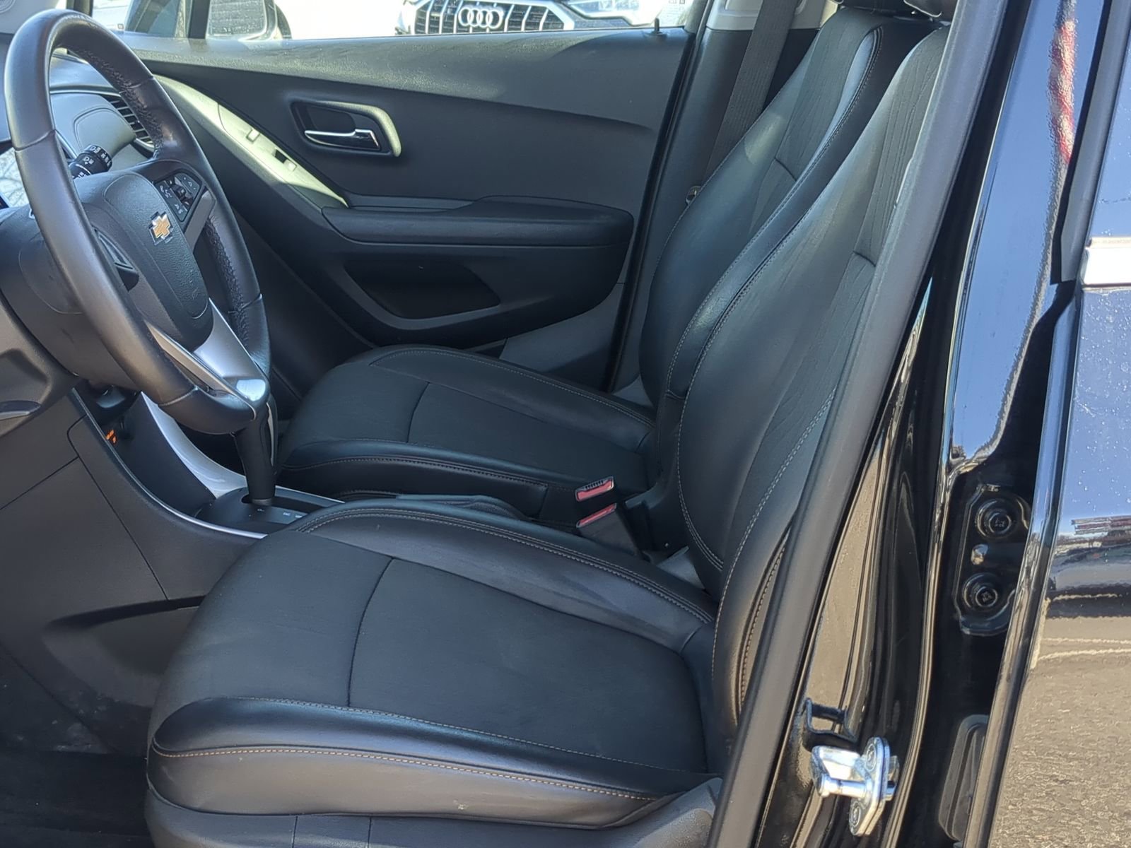 Used 2019 Chevrolet Trax LT w/ LT Convenience Package image 21