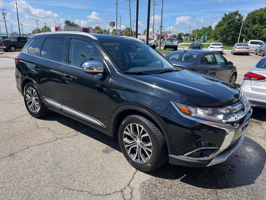 Used 2018 Mitsubishi Outlander SE image 4