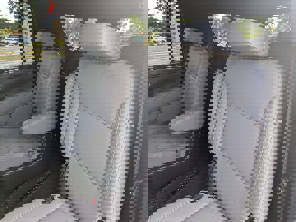 Certified 2021 Chevrolet Suburban Z71 w/ Luxury Package image 16