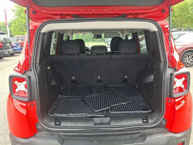 Used 2023 Jeep Renegade Trailhawk AWD/4WD image 28