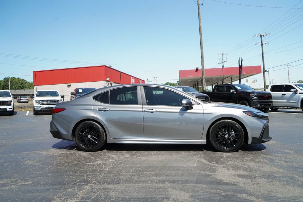 Used 2025 Toyota Camry SE w/ Convenience Package FWD image 2