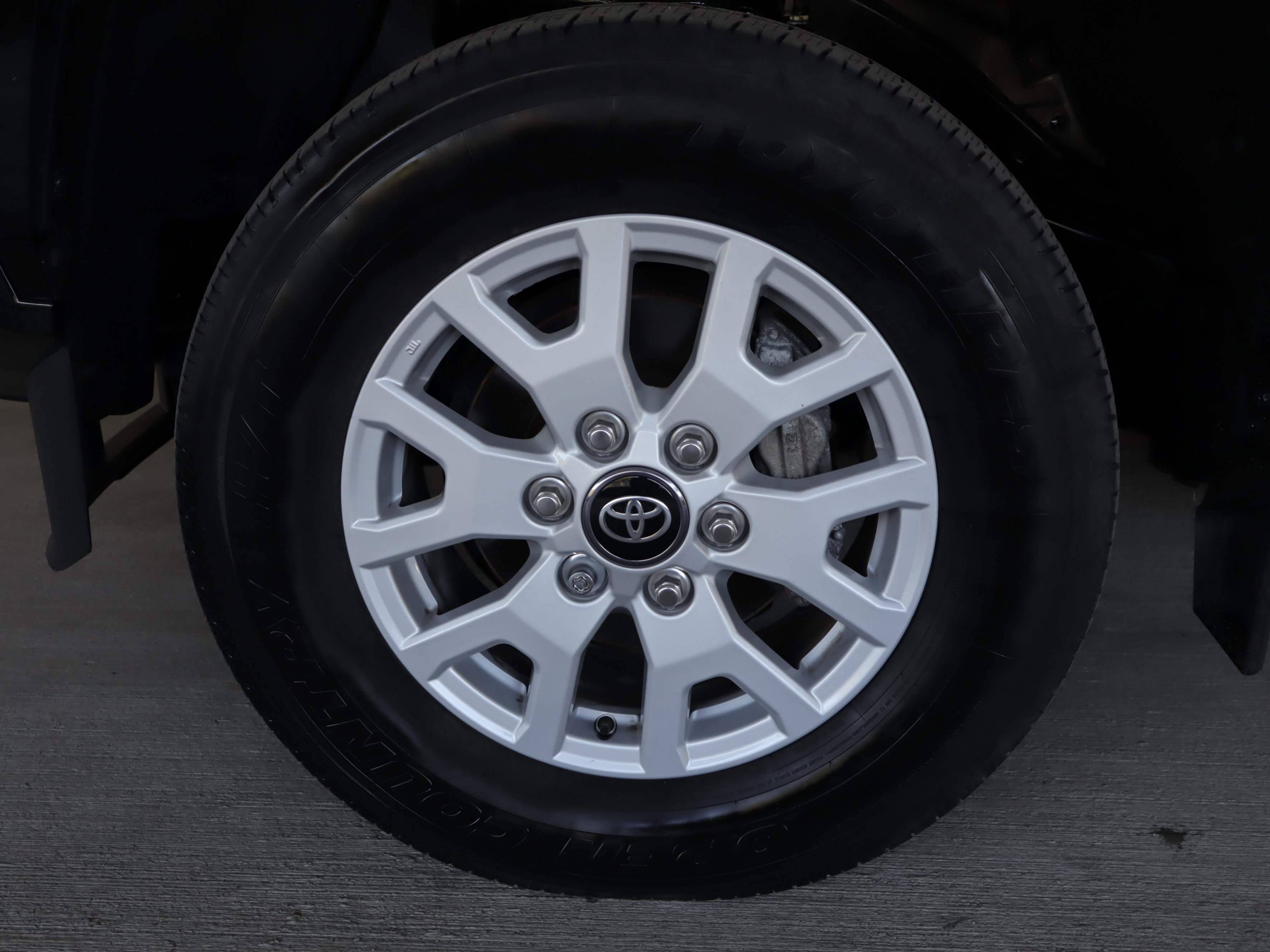 Used 2024 Toyota Tacoma SR RWD image 27