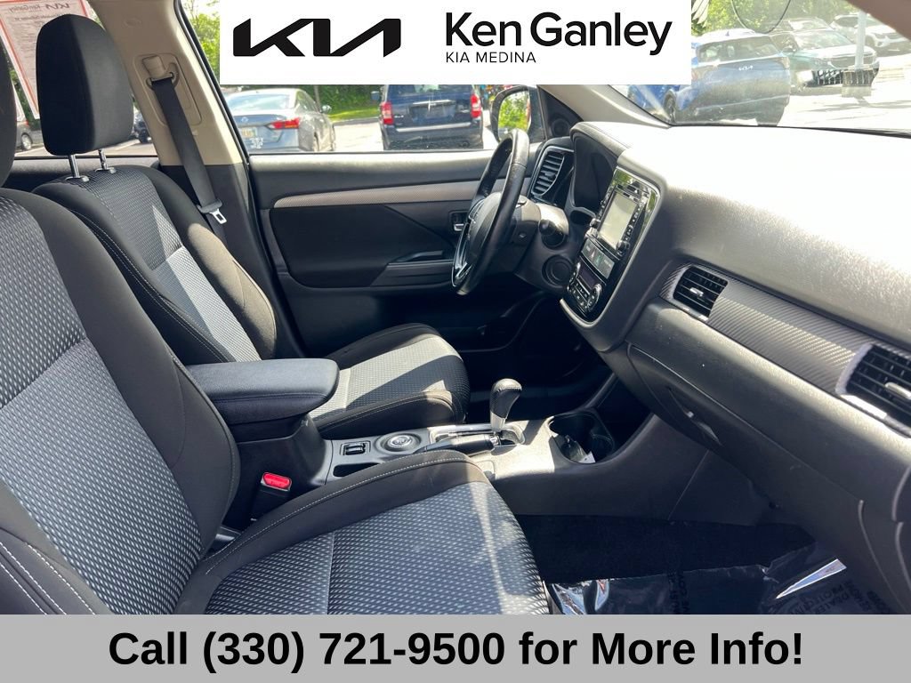 Used 2016 Mitsubishi Outlander SE AWD/4WD image 56