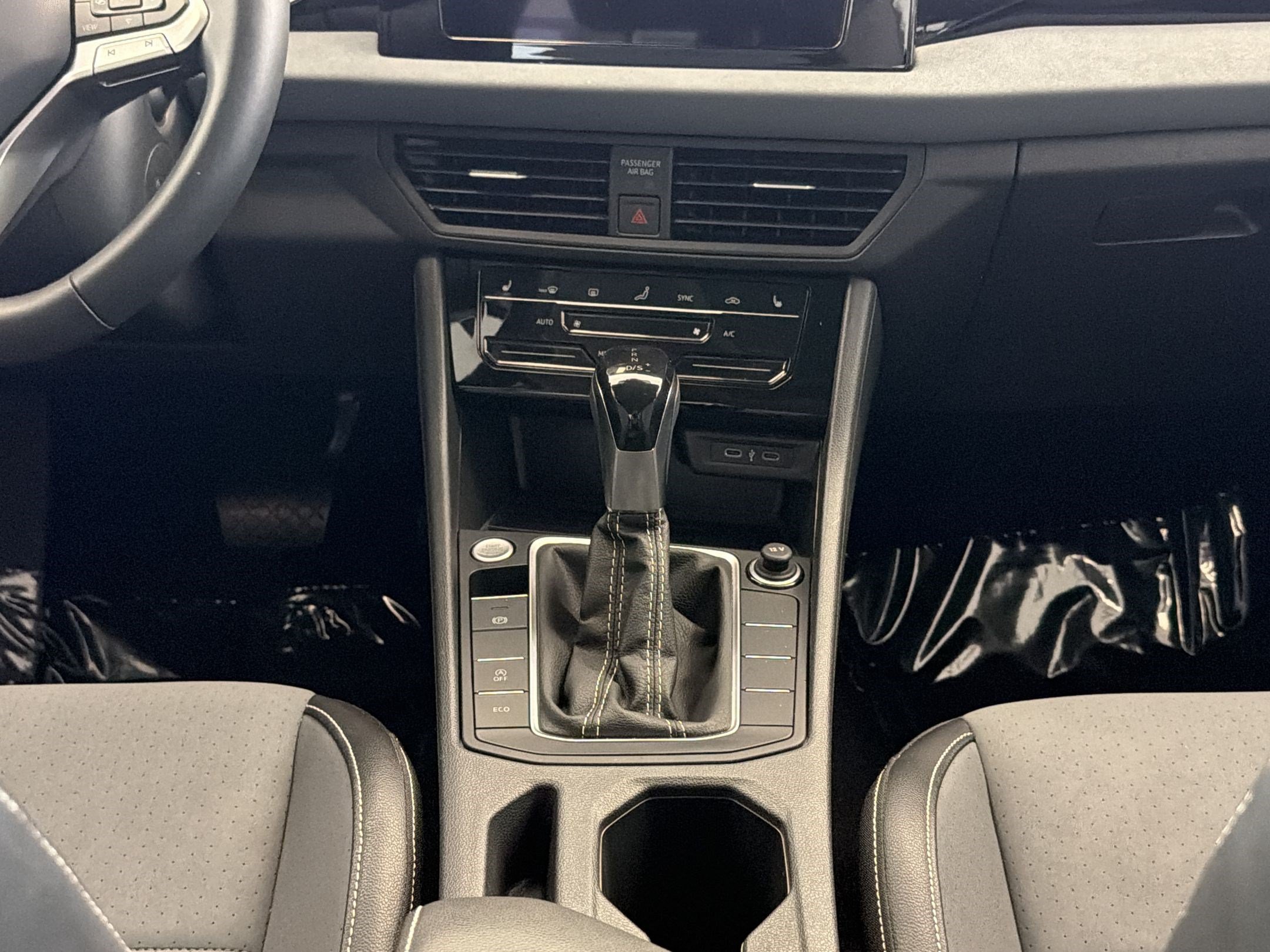 Used 2025 Volkswagen Jetta SE w/ Sunroof Package FWD image 17
