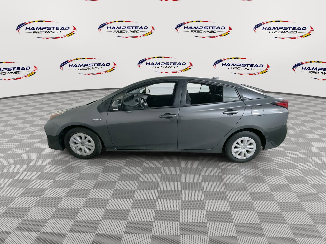 Used 2020 Toyota Prius LE image 5