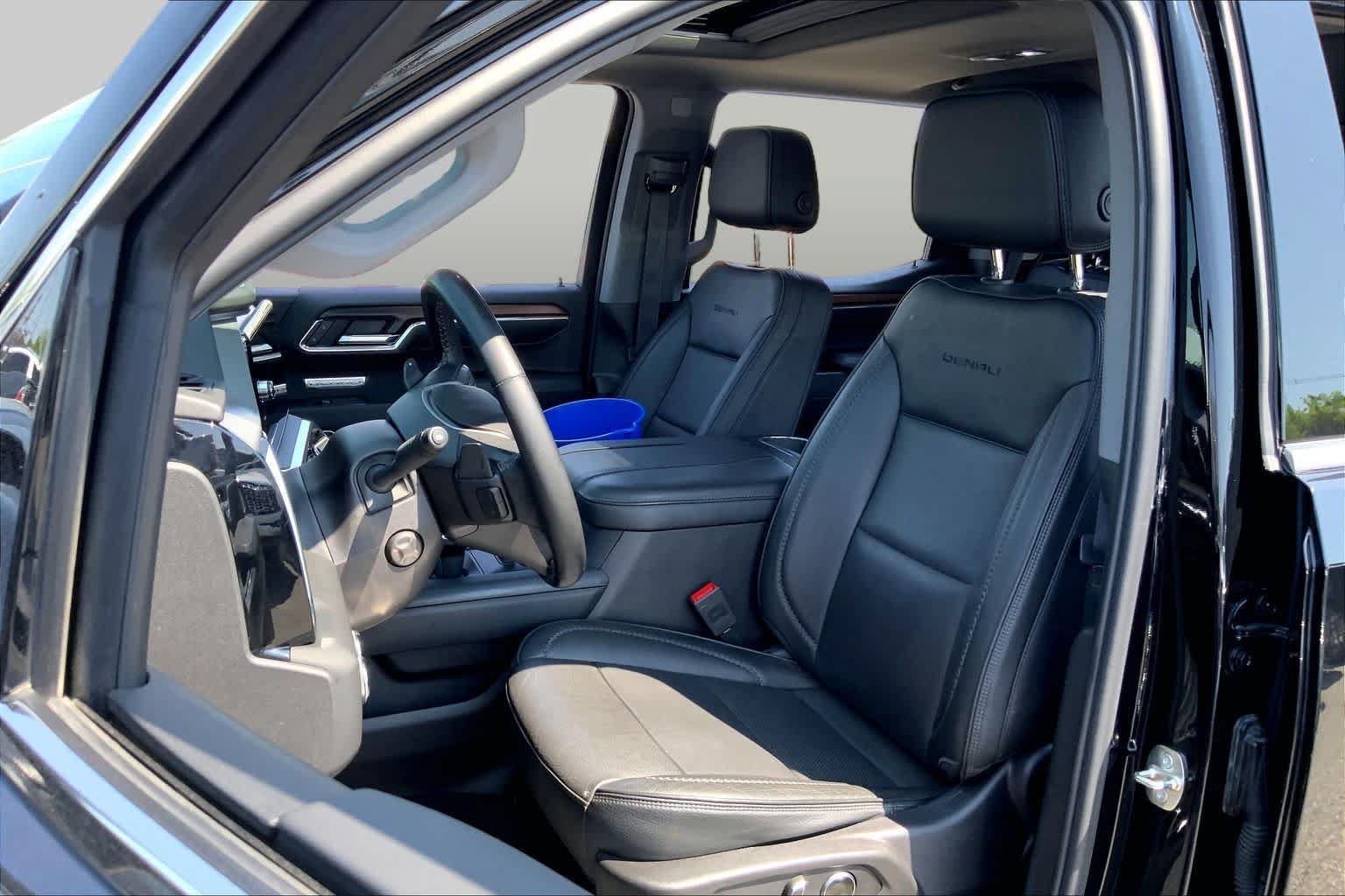 Used 2024 GMC Sierra 1500 Denali w/ Denali Reserve Package AWD/4WD image 7