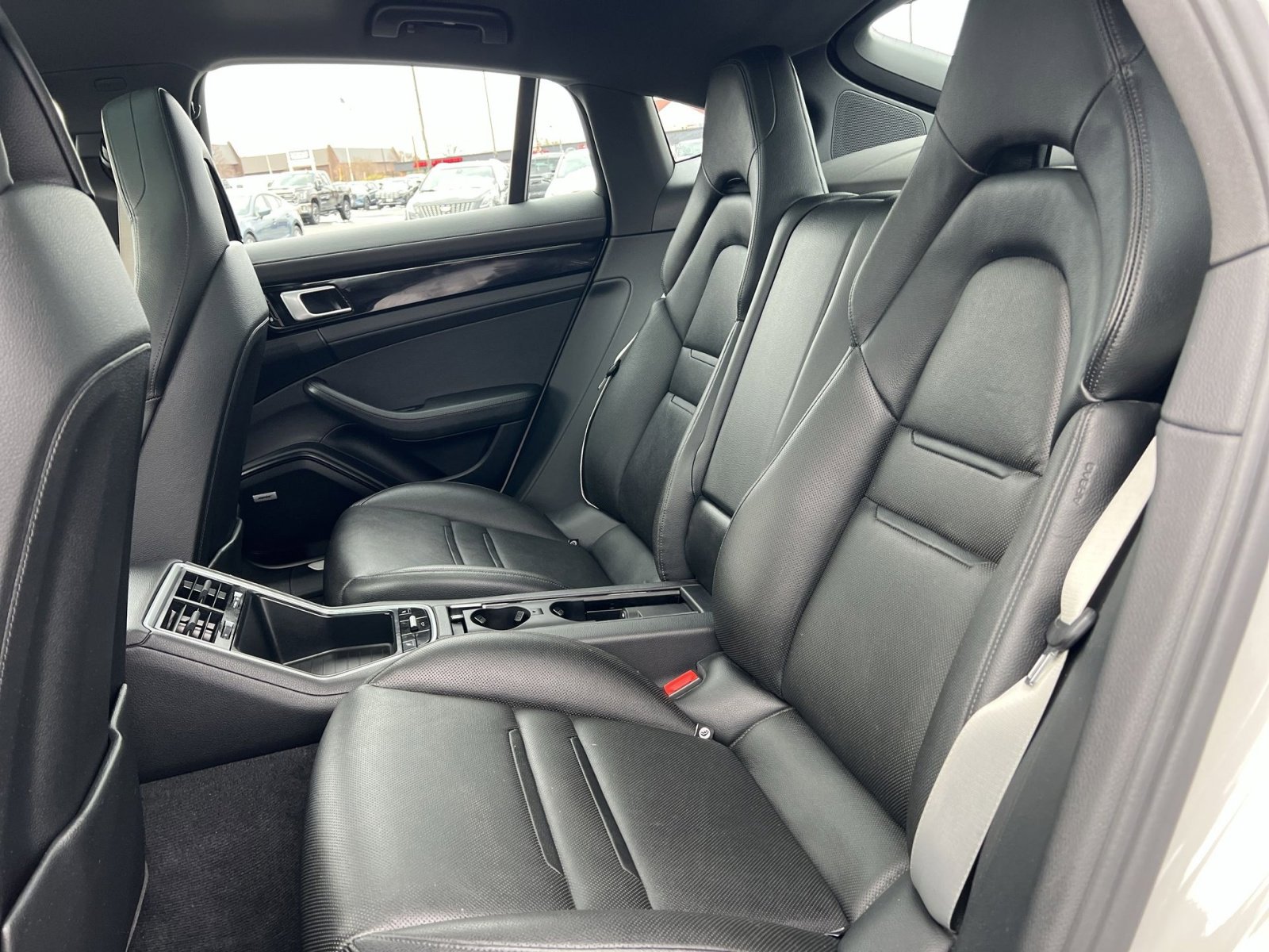 Used 2018 Porsche Panamera 4 image 25
