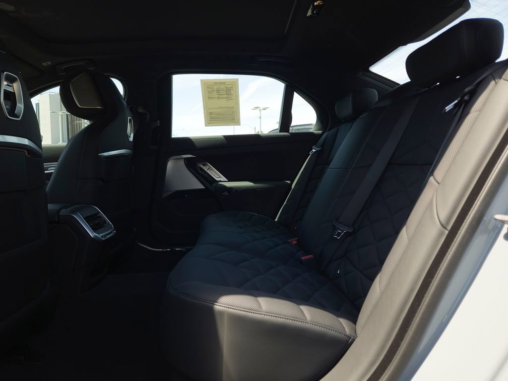 Used 2024 BMW 740i w/ Premium Package image 9