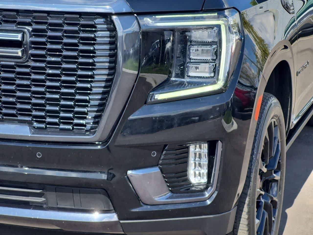 Used 2023 GMC Yukon XL Denali Ultimate AWD/4WD image 10