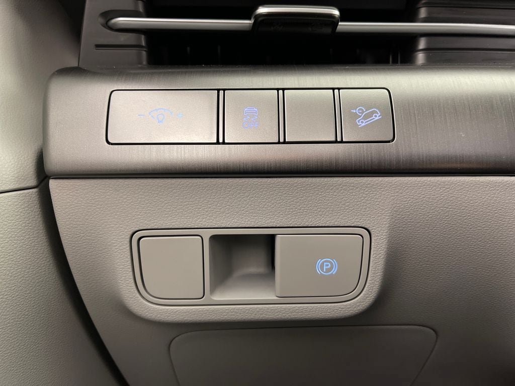 Certified 2024 Hyundai Kona SEL AWD/4WD image 30
