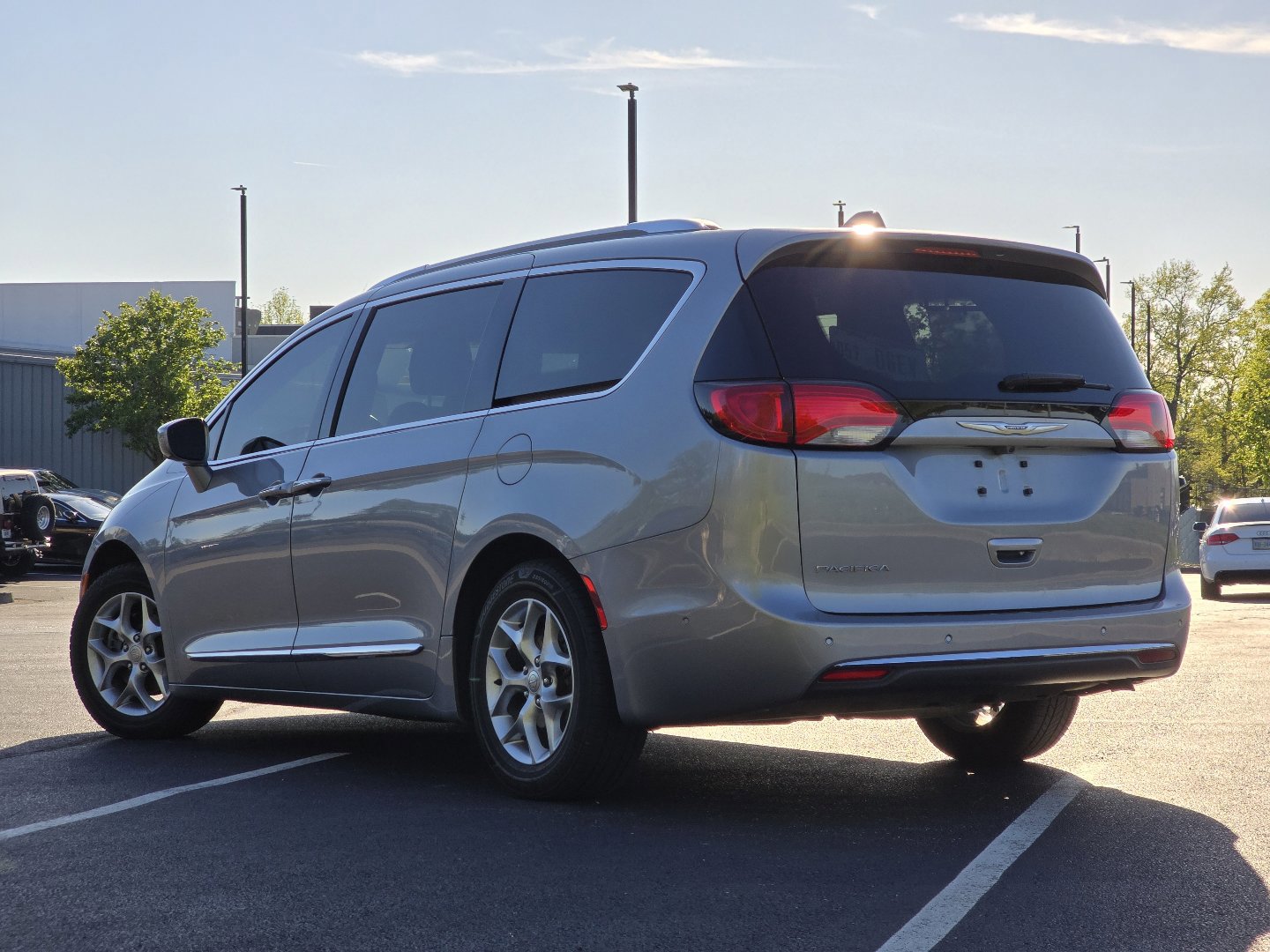 Used 2019 Chrysler Pacifica Touring-L Plus w/ Advanced Safetytec Group image 25