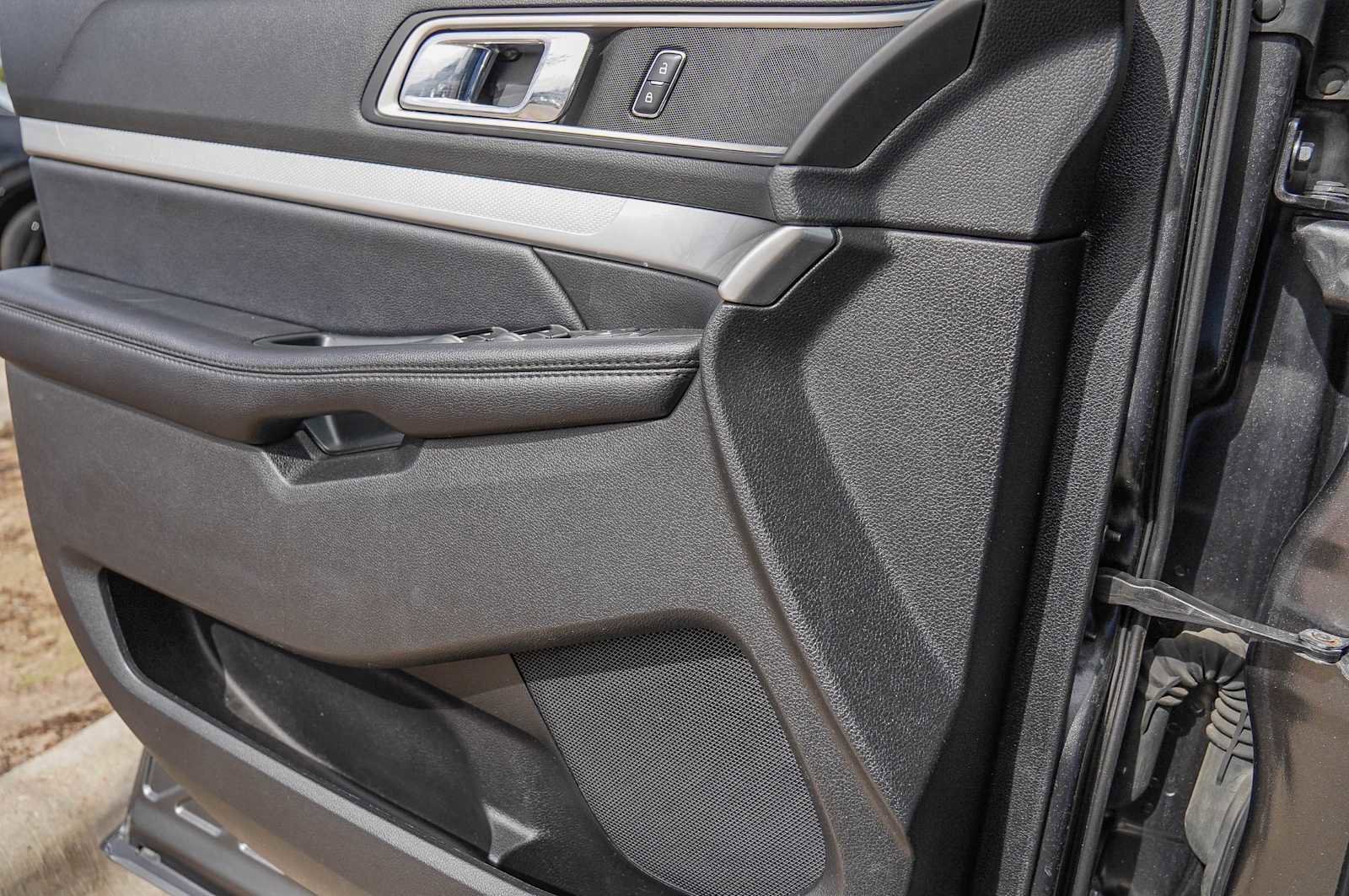 Used 2017 Ford Explorer XLT w/ Equipment Group 202A image 22