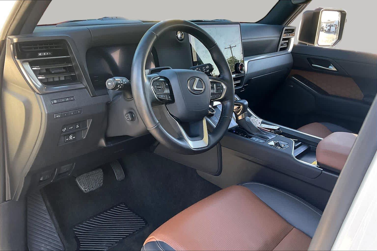 Used 2024 Lexus GX 550 w/ Accessory Package (Z1) AWD/4WD image 18