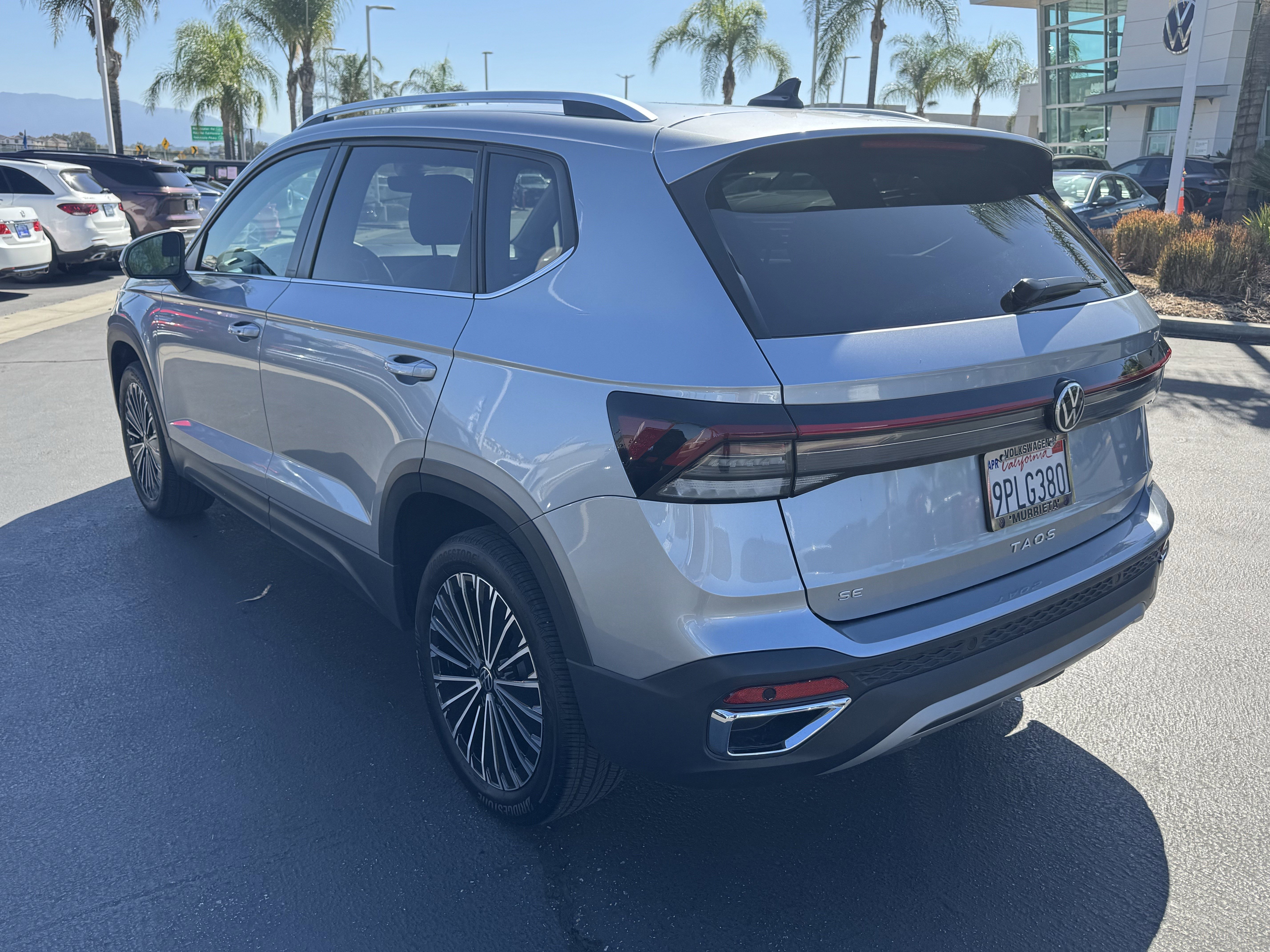 Used 2025 Volkswagen Taos SE image 9