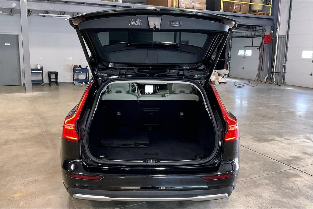 Certified 2025 Volvo V60 B5 Cross Country Plus AWD/4WD image 5