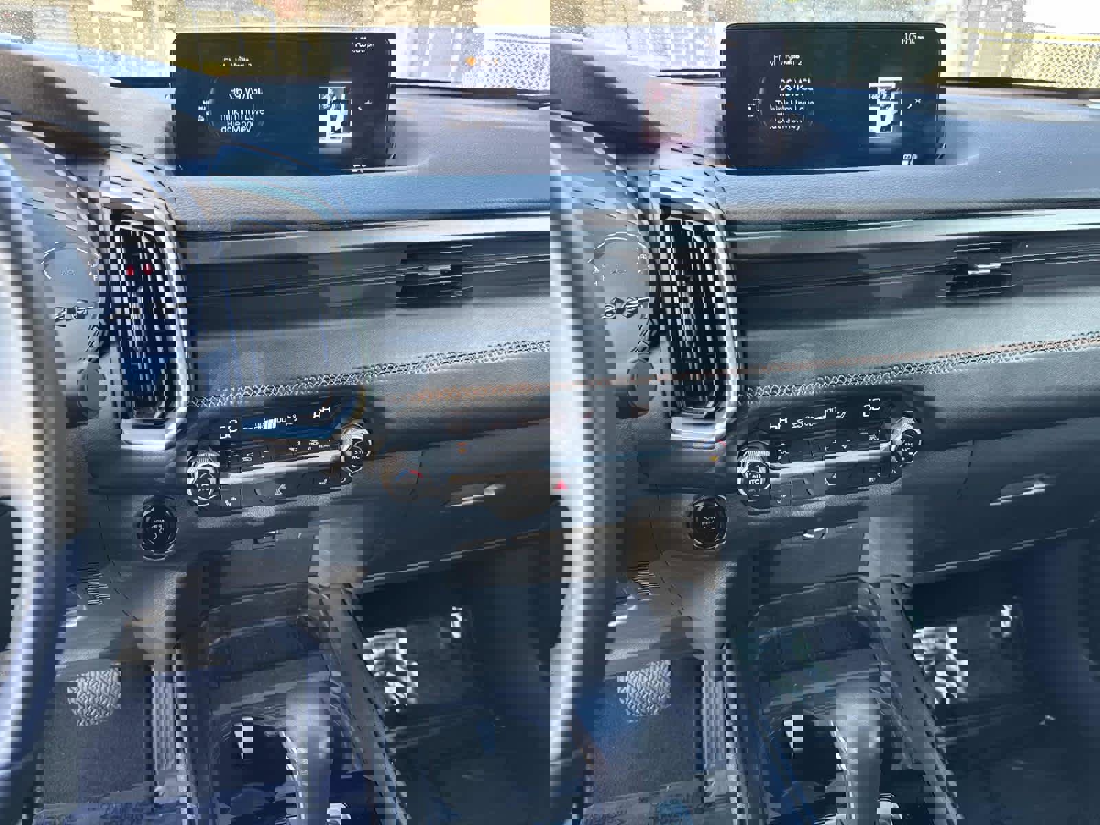 Certified 2025 MAZDA CX-50 AWD 2.5 Hybrid w/ Premium Pkg image 26