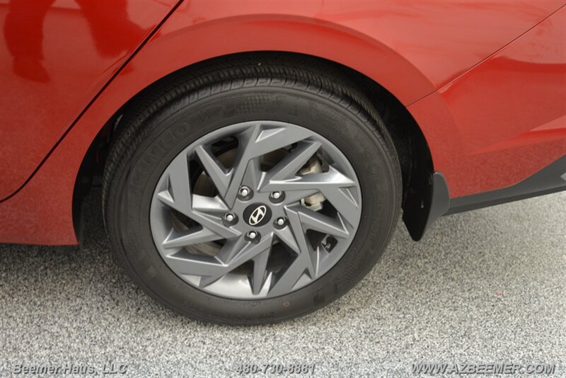 Used 2024 Hyundai Elantra SEL FWD image 43