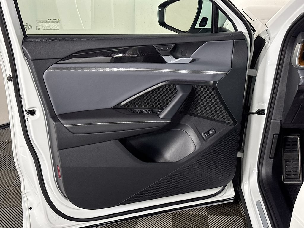 Certified 2025 Volkswagen Tiguan SEL R-Line AWD/4WD image 12