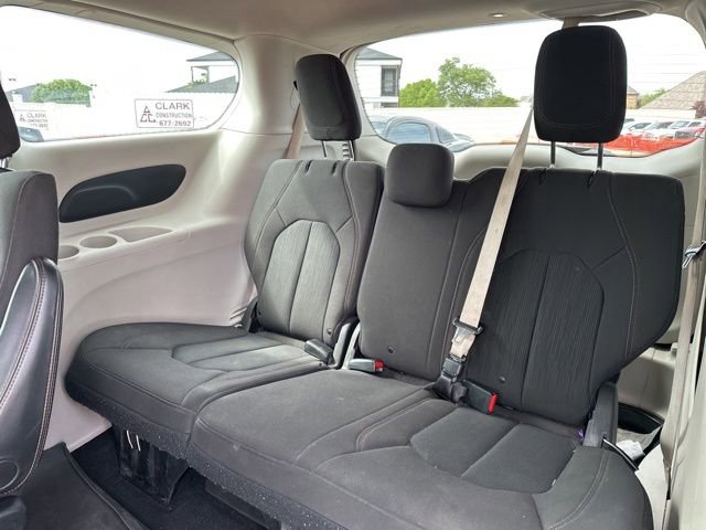 Used 2019 Chrysler Pacifica Touring Plus w/ Advanced Safetytec Group FWD image 17