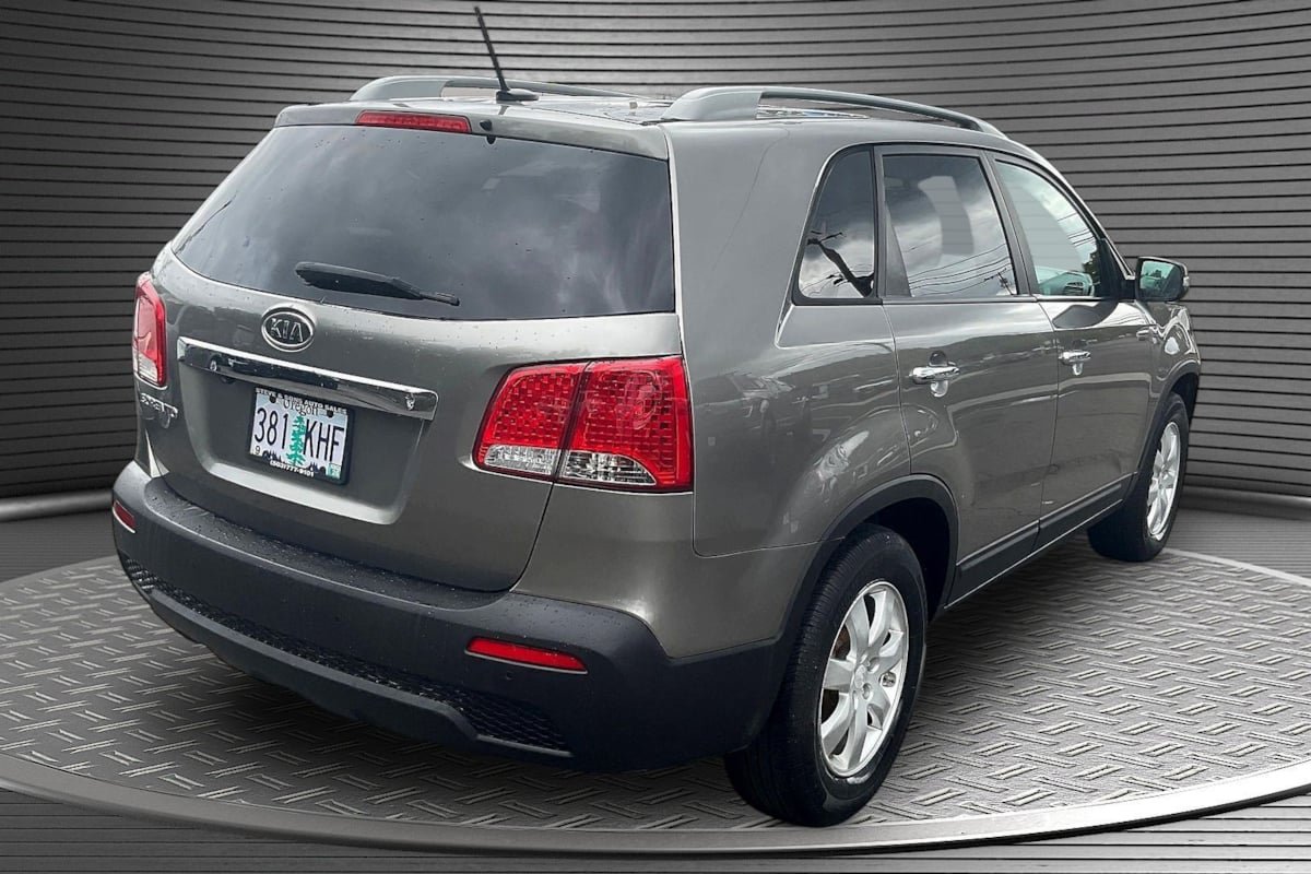 Used 2011 Kia Sorento 2WD w/ Convenience Pkg image 6