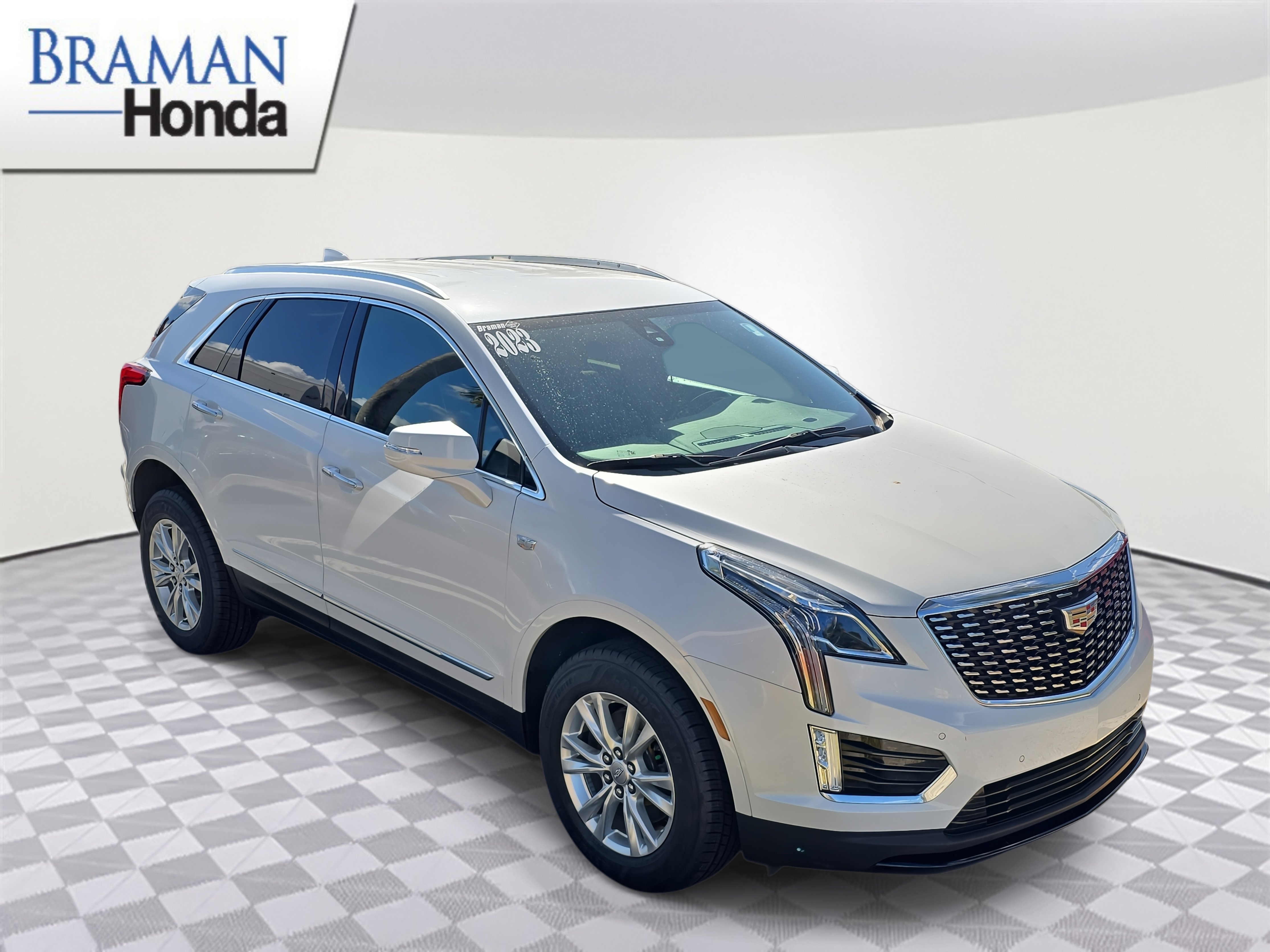Used 2023 Cadillac XT5 Luxury image 2