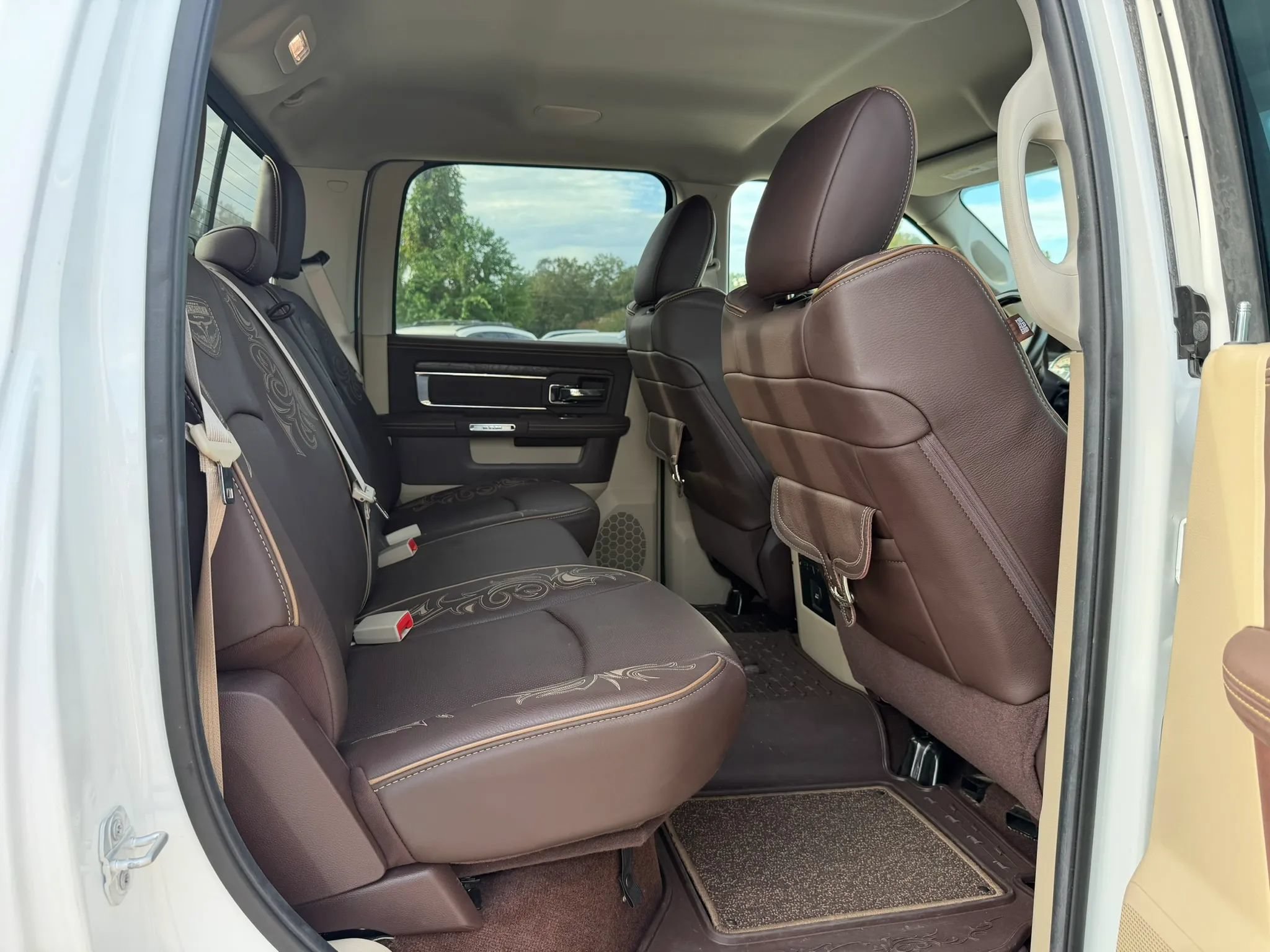 Used 2015 RAM 3500 Laramie Longhorn AWD/4WD image 21