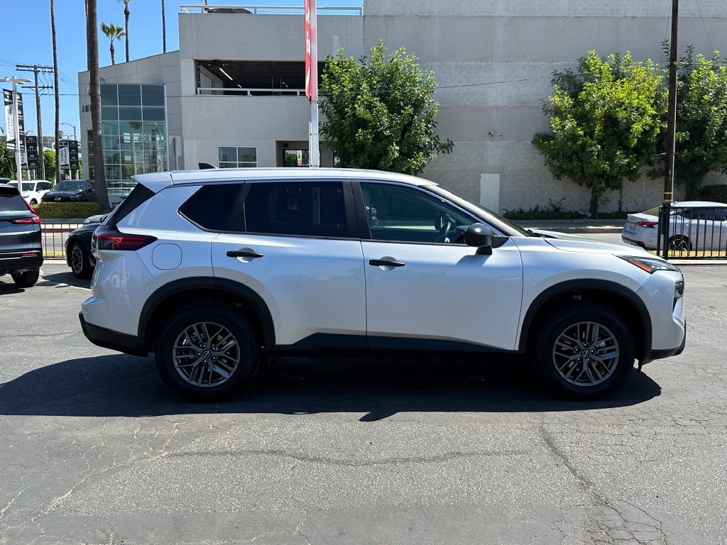 Used 2024 Nissan Rogue S FWD image 9