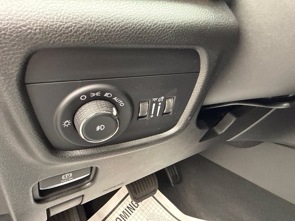 Used 2026 Jeep Grand Cherokee Limited AWD/4WD image 23