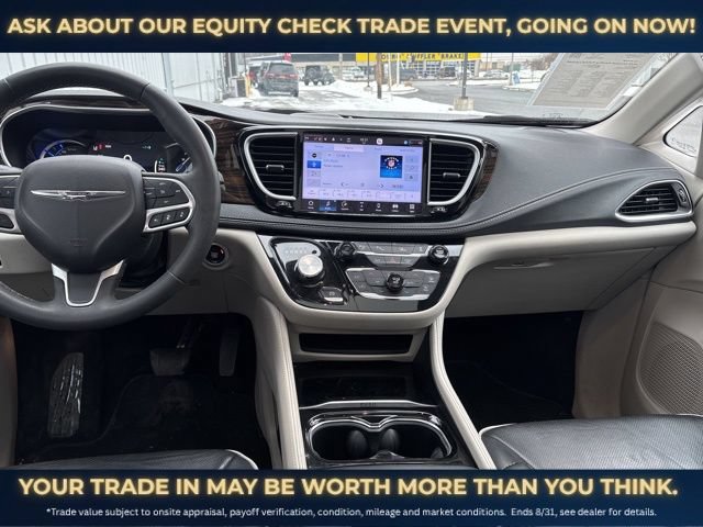 Used 2023 Chrysler Pacifica Limited FWD image 23
