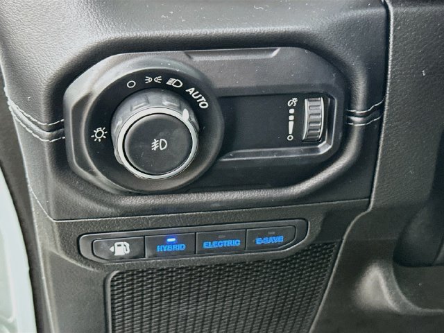 Used 2024 Jeep Wrangler Unlimited Sahara AWD/4WD image 23