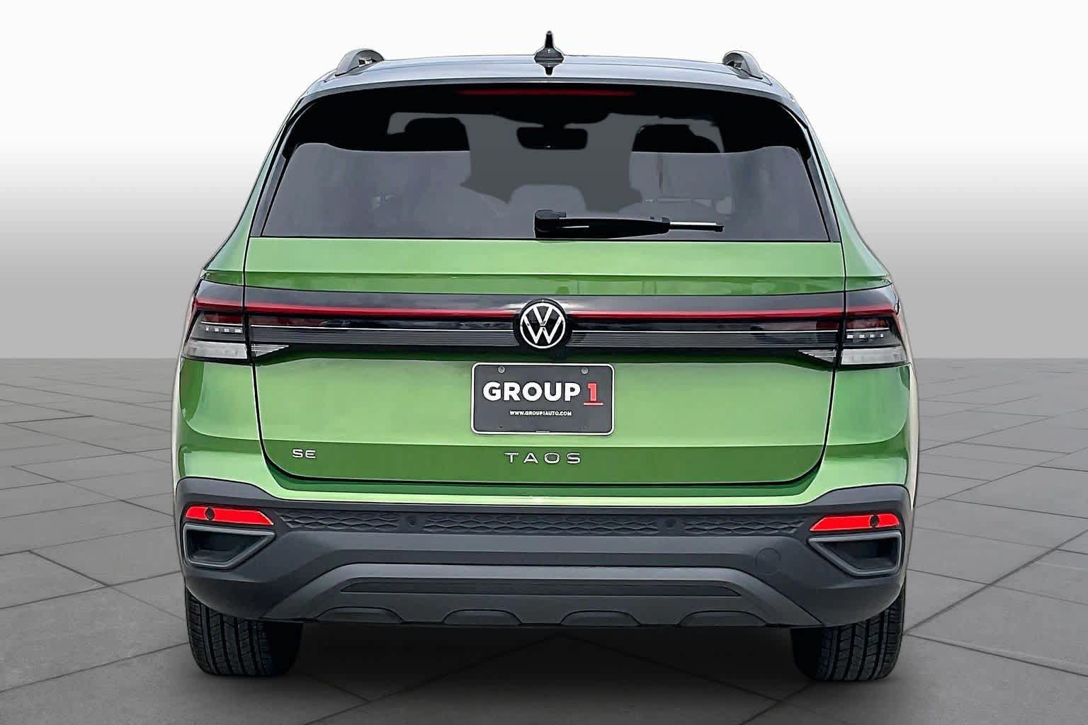 Used 2025 Volkswagen Taos SE FWD image 5