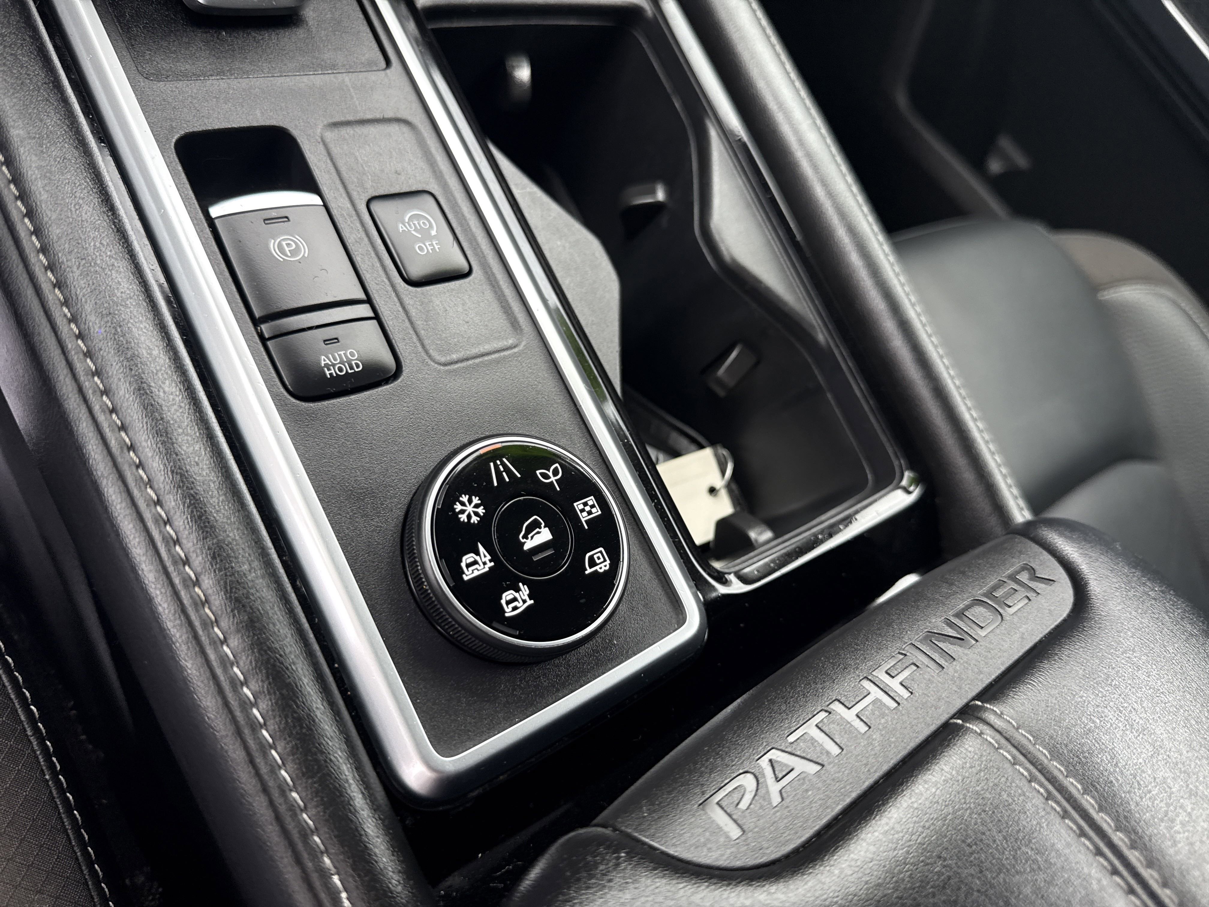 Used 2022 Nissan Pathfinder SL image 18