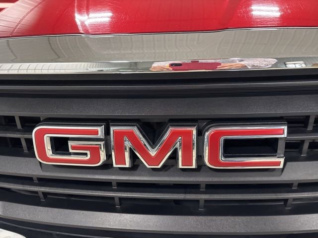 Used 2024 GMC Terrain SLE image 3
