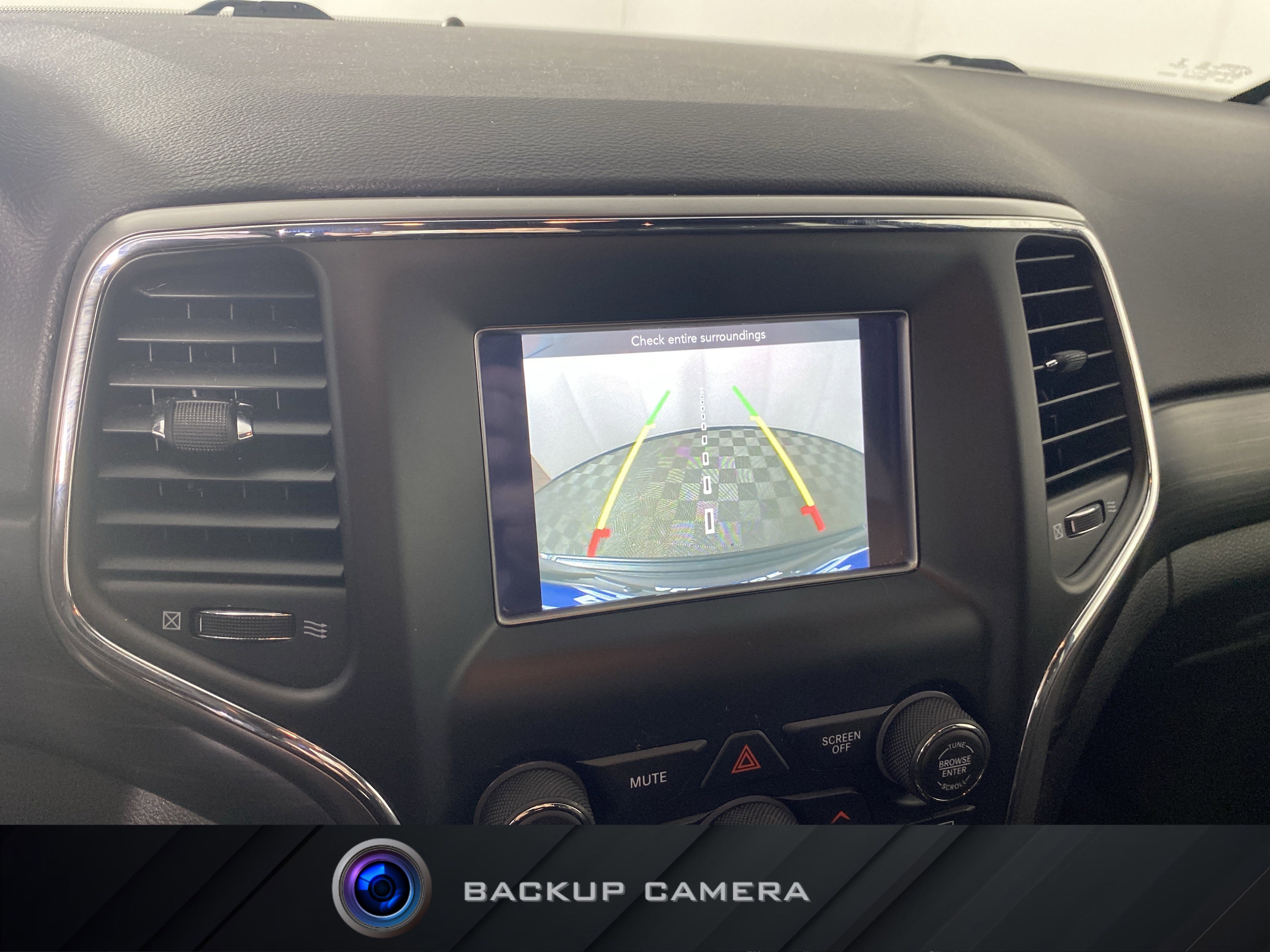 Used 2020 Jeep Grand Cherokee Laredo AWD/4WD image 4